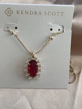 Kendra Scott necklace